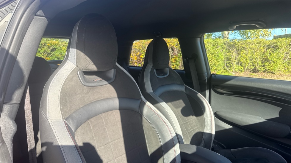 MINI Hatchback 2.0 Cooper S Sport Premium 3dr Auto Petrol Hatchback - Image 27