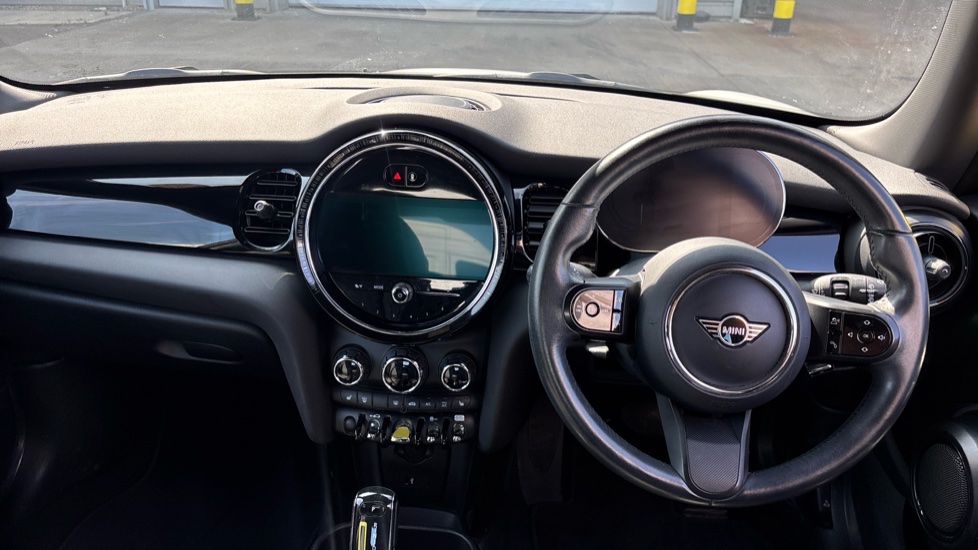 MINI Hatchback 135kW Cooper S Level 2 33kWh 3dr Auto Electric Hatchback - Image 4