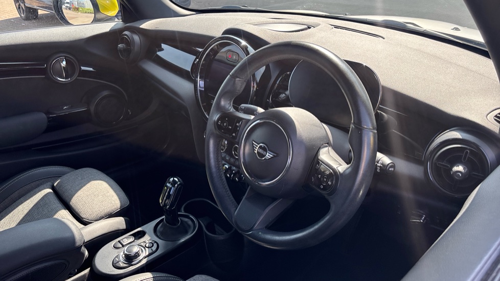 MINI Hatchback 135kW Cooper S Level 2 33kWh 3dr Auto Electric Hatchback - Image 6