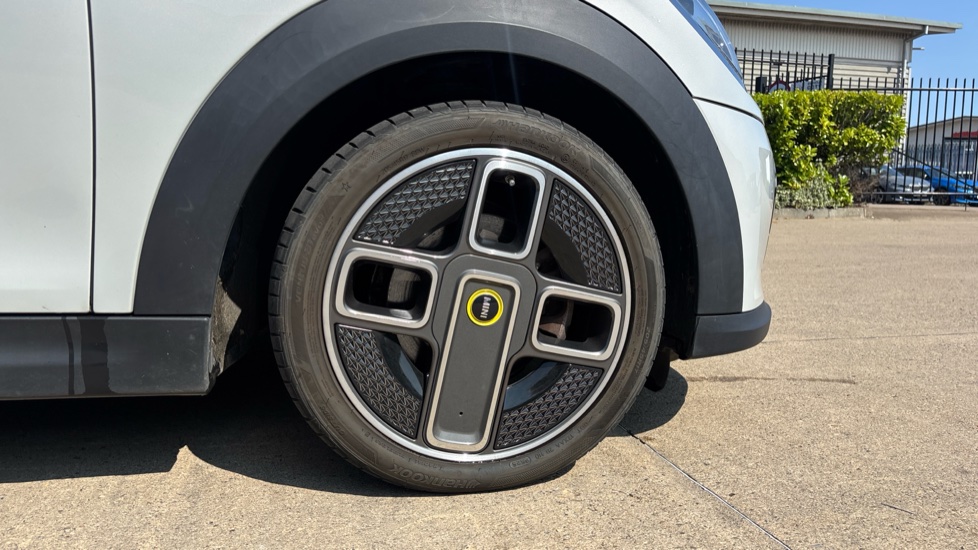 MINI Hatchback 135kW Cooper S Level 2 33kWh 3dr Auto Electric Hatchback - Image 14