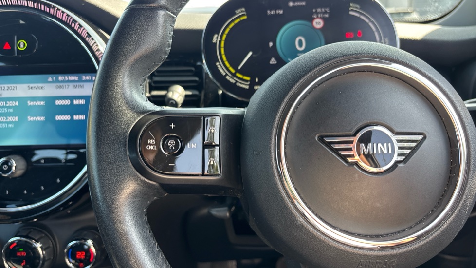 MINI Hatchback 135kW Cooper S Level 2 33kWh 3dr Auto Electric Hatchback - Image 17
