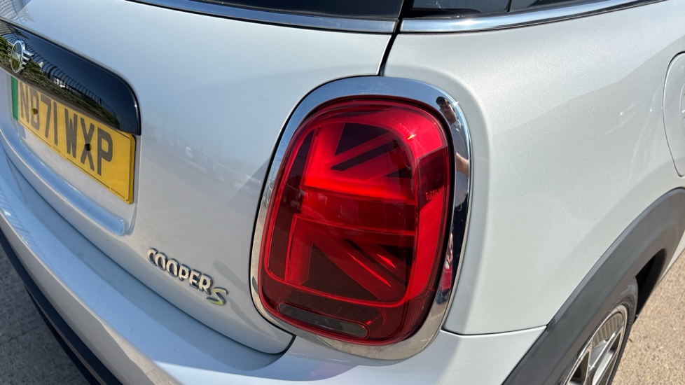 MINI Hatchback 135kW Cooper S Level 2 33kWh 3dr Auto Electric Hatchback - Image 22