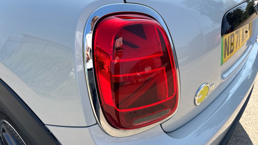 MINI Hatchback 135kW Cooper S Level 2 33kWh 3dr Auto Electric Hatchback - Image 30