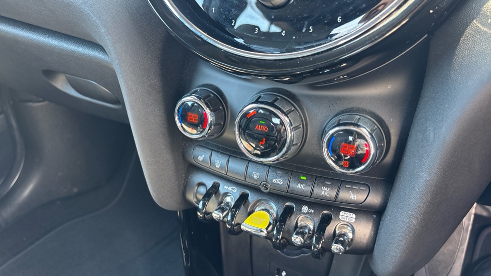 MINI Hatchback 135kW Cooper S Level 2 33kWh 3dr Auto Electric Hatchback - Image 48