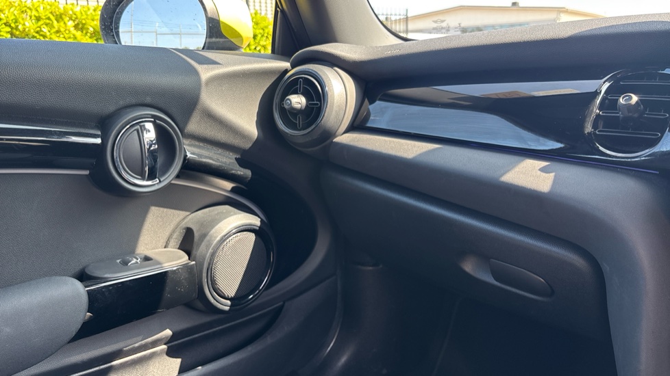 MINI Hatchback 135kW Cooper S Level 2 33kWh 3dr Auto Electric Hatchback - Image 49