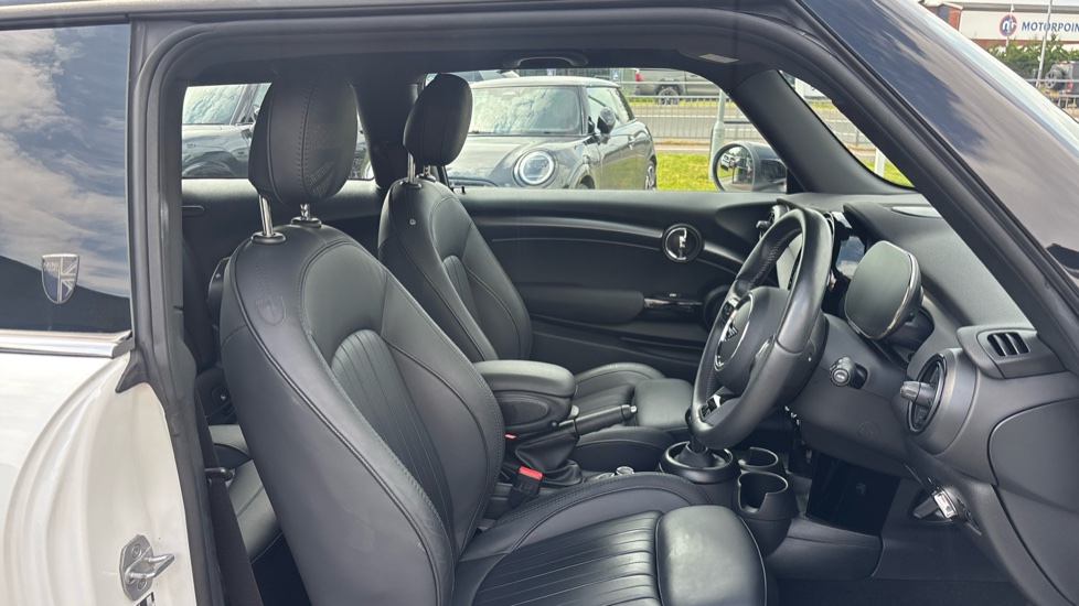MINI Hatchback 1.5 Cooper Exclusive Premium 3dr Auto Petrol Hatchback - Image 11