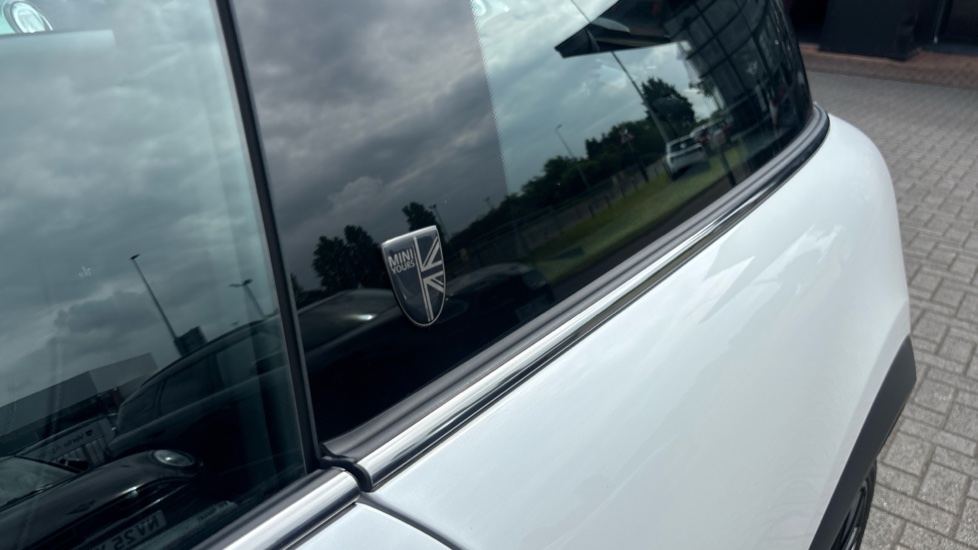 MINI Hatchback 1.5 Cooper Exclusive Premium 3dr Auto Petrol Hatchback - Image 27