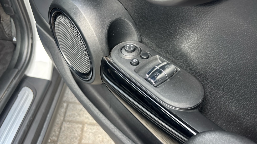 MINI Hatchback 1.5 Cooper Exclusive Premium 3dr Auto Petrol Hatchback - Image 37