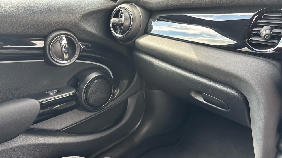 MINI Hatchback 1.5 Cooper Sport 5dr Petrol Hatchback - Image 52
