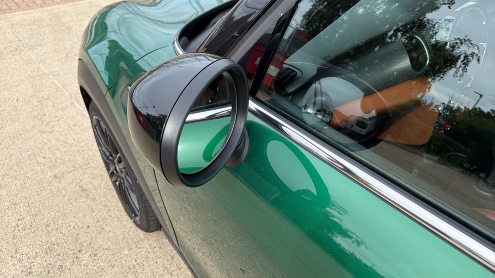 MINI Hatchback 1.5 Cooper Exclusive Premium 5dr Auto Petrol Hatchback - Image 28