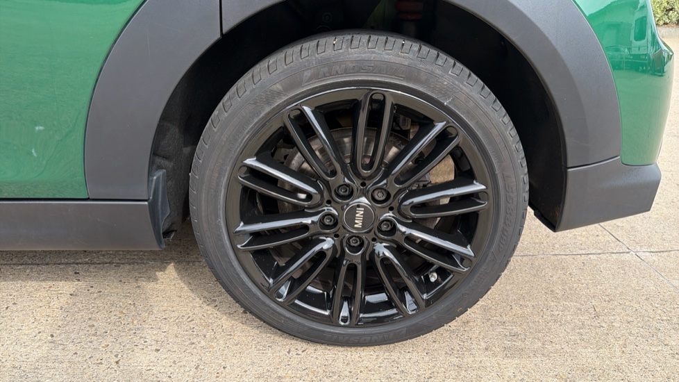 MINI Hatchback 1.5 Cooper Exclusive Premium 5dr Auto Petrol Hatchback - Image 29