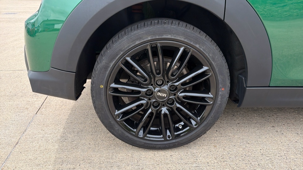 MINI Hatchback 1.5 Cooper Exclusive Premium 5dr Auto Petrol Hatchback - Image 32