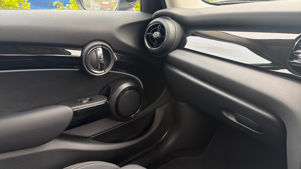 MINI Hatchback 2.0 Cooper S Classic 5dr Petrol Hatchback - Image 49