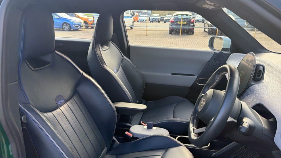 MINI Cooper 160kW SE Exclusive 54kWh 3dr Auto Electric Hatchback - Image 11