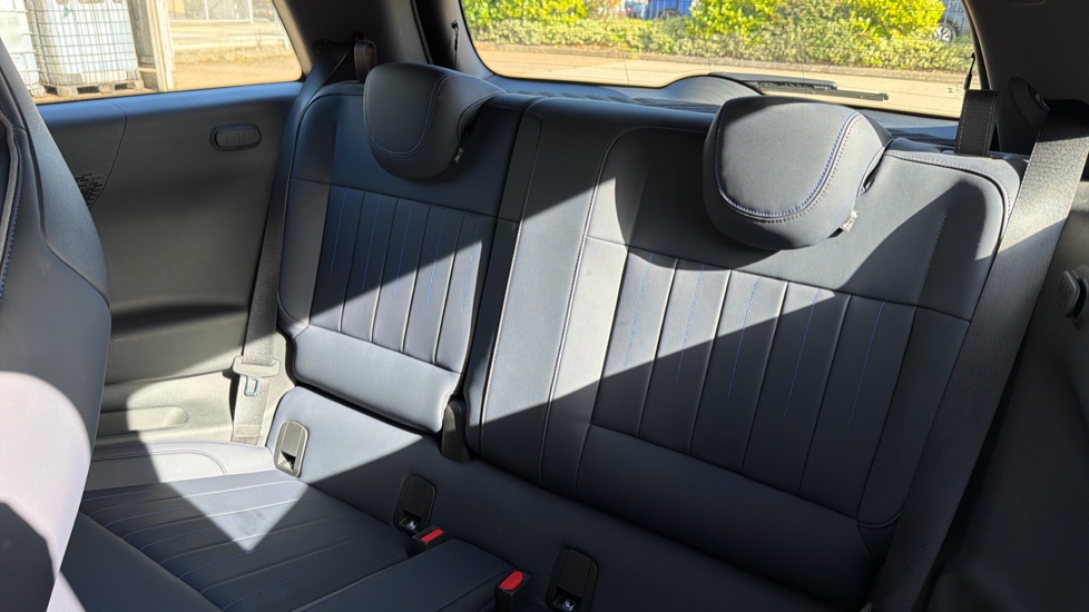 MINI Cooper 160kW SE Exclusive 54kWh 3dr Auto Electric Hatchback - Image 12