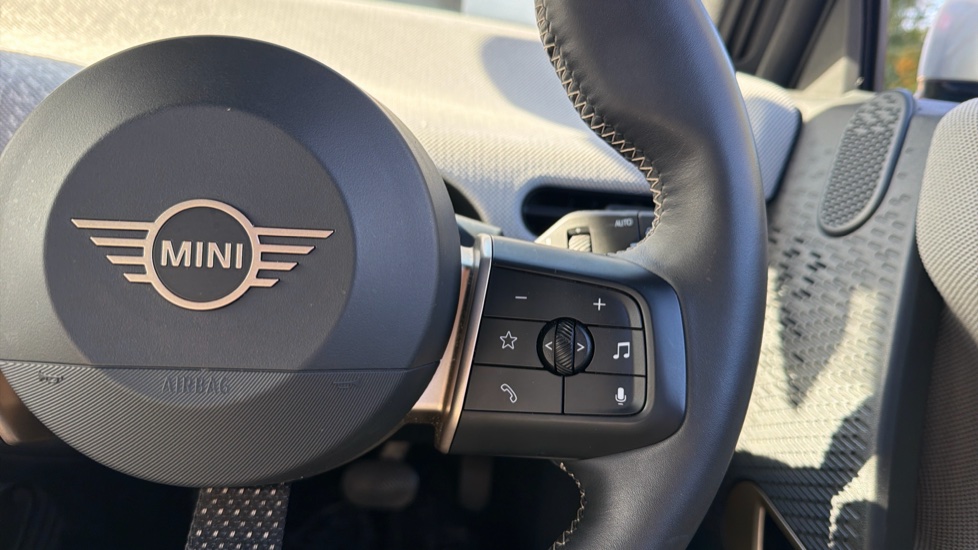 MINI Cooper 160kW SE Exclusive 54kWh 3dr Auto Electric Hatchback - Image 18