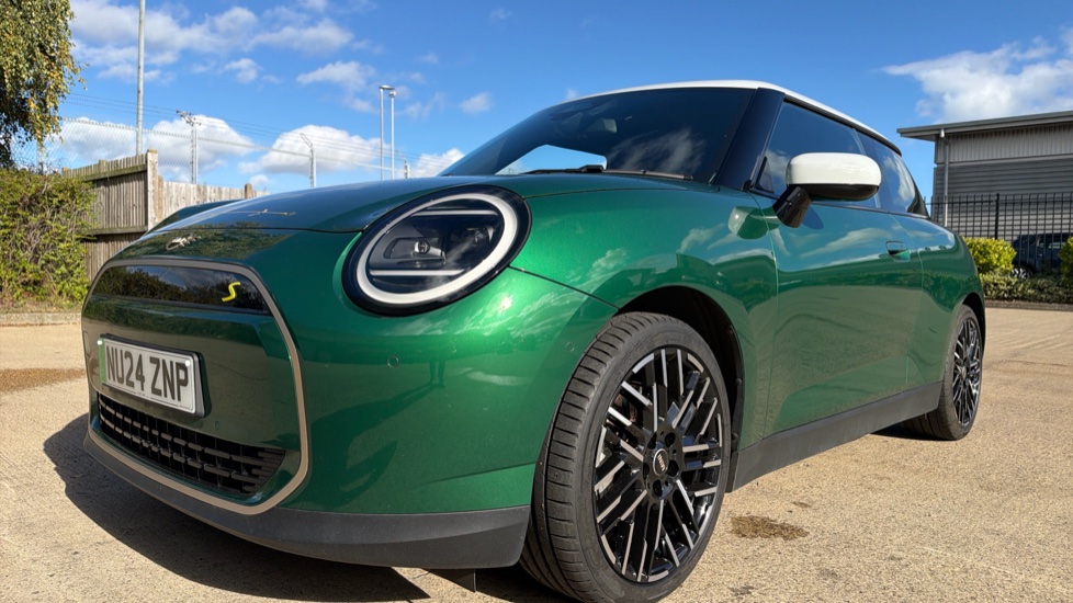 MINI Cooper 160kW SE Exclusive 54kWh 3dr Auto Electric Hatchback - Image 24