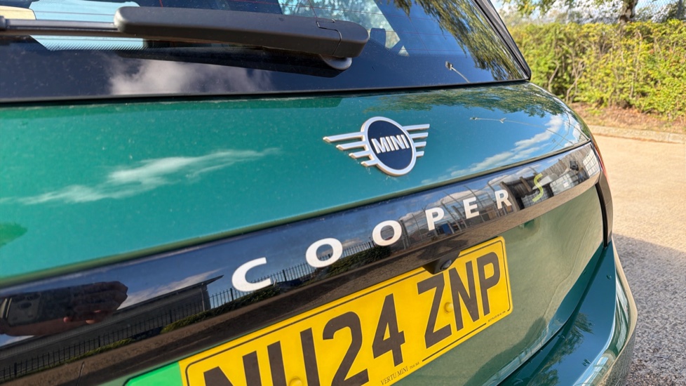 MINI Cooper 160kW SE Exclusive 54kWh 3dr Auto Electric Hatchback - Image 30