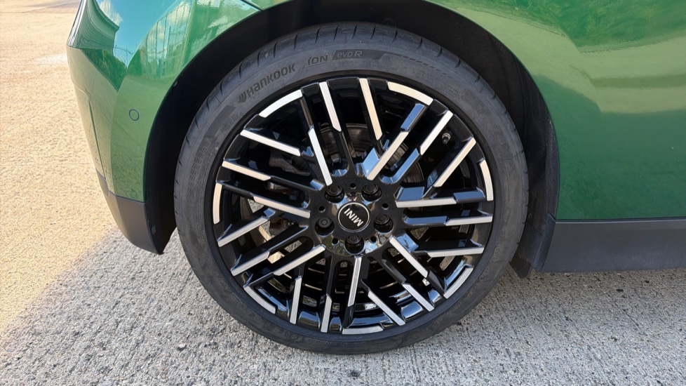 MINI Cooper 160kW SE Exclusive 54kWh 3dr Auto Electric Hatchback - Image 31