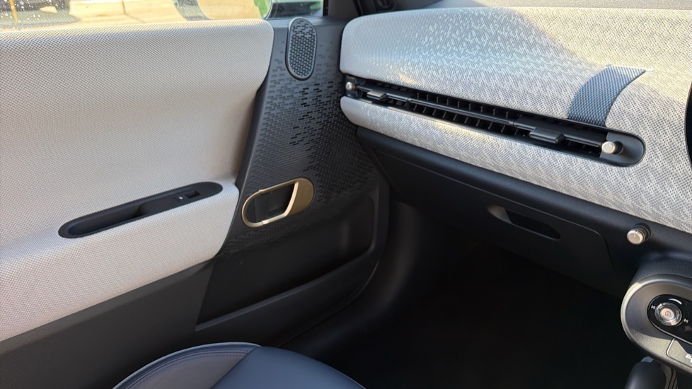 MINI Cooper 160kW SE Exclusive 54kWh 3dr Auto Electric Hatchback - Image 46