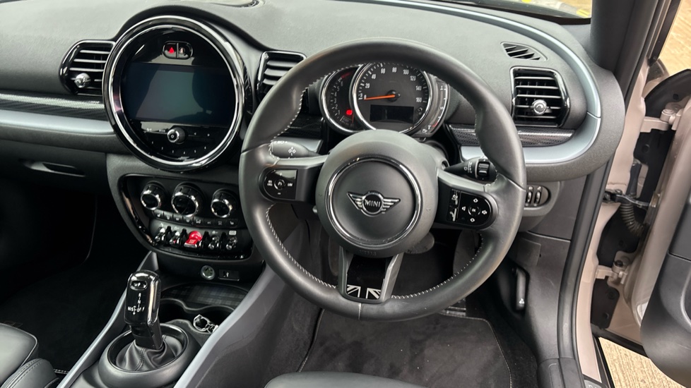 MINI Clubman 1.5 Cooper Exclusive 6dr Auto [Comfort/Nav+ Pack] Petrol Estate - Image 5