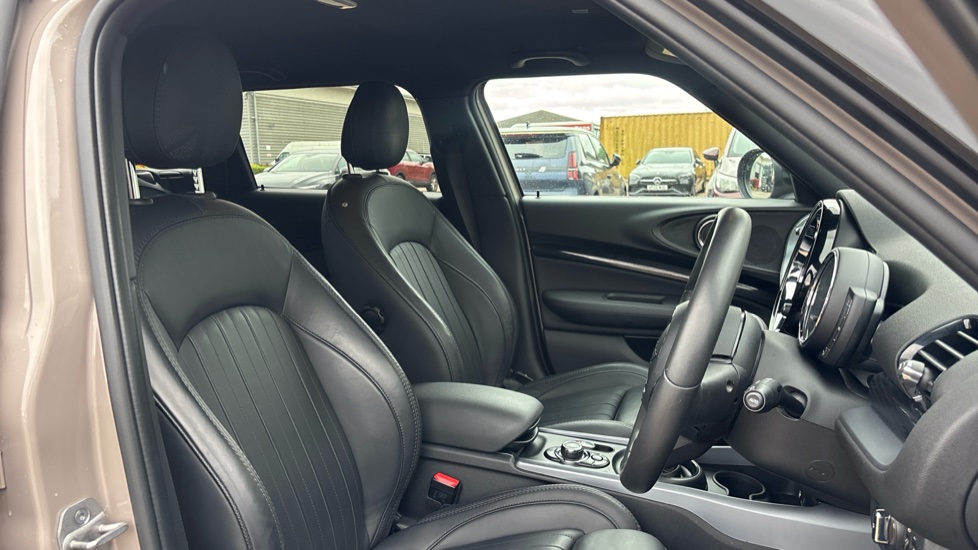 MINI Clubman 1.5 Cooper Exclusive 6dr Auto [Comfort/Nav+ Pack] Petrol Estate - Image 11