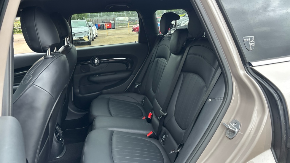 MINI Clubman 1.5 Cooper Exclusive 6dr Auto [Comfort/Nav+ Pack] Petrol Estate - Image 12