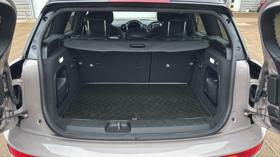 MINI Clubman 1.5 Cooper Exclusive 6dr Auto [Comfort/Nav+ Pack] Petrol Estate - Image 13