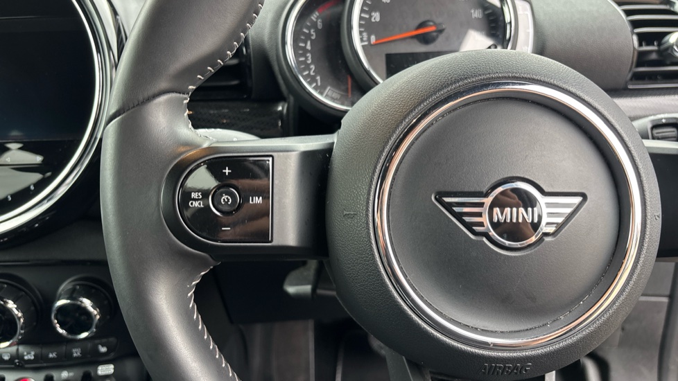 MINI Clubman 1.5 Cooper Exclusive 6dr Auto [Comfort/Nav+ Pack] Petrol Estate - Image 17