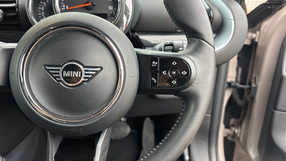 MINI Clubman 1.5 Cooper Exclusive 6dr Auto [Comfort/Nav+ Pack] Petrol Estate - Image 18