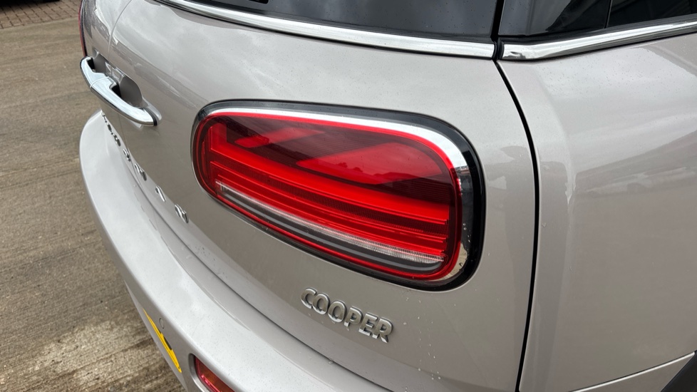 MINI Clubman 1.5 Cooper Exclusive 6dr Auto [Comfort/Nav+ Pack] Petrol Estate - Image 22
