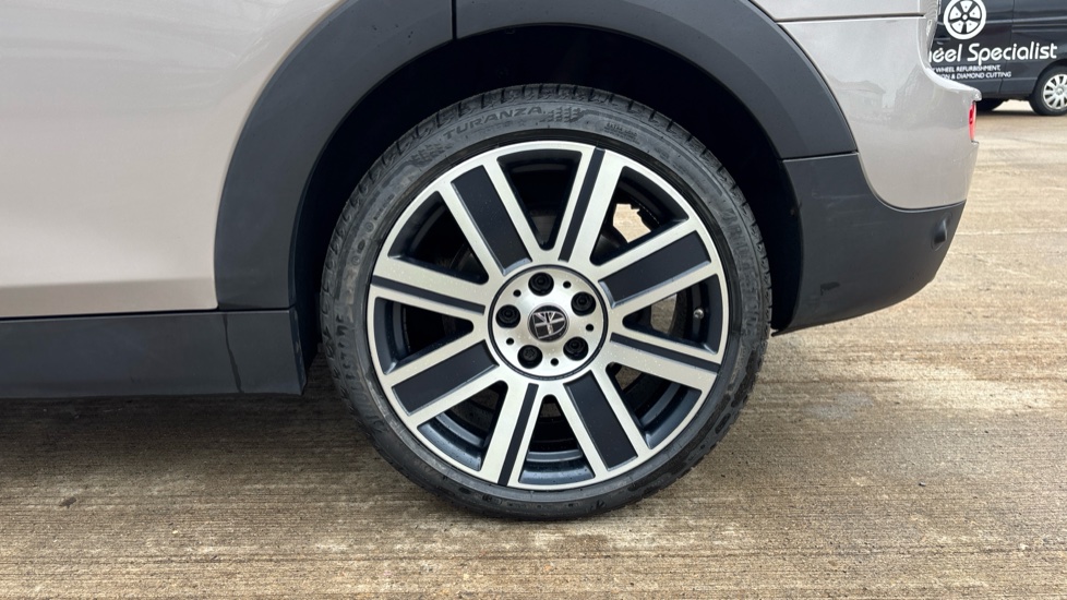 MINI Clubman 1.5 Cooper Exclusive 6dr Auto [Comfort/Nav+ Pack] Petrol Estate - Image 30