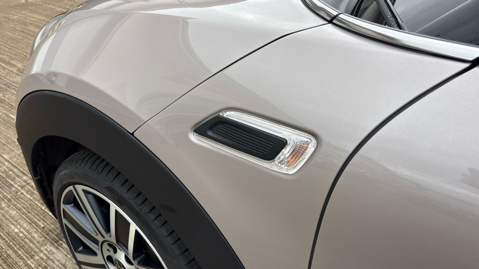 MINI Clubman 1.5 Cooper Exclusive 6dr Auto [Comfort/Nav+ Pack] Petrol Estate - Image 32