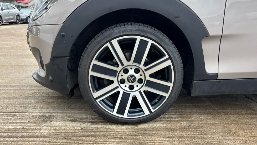 MINI Clubman 1.5 Cooper Exclusive 6dr Auto [Comfort/Nav+ Pack] Petrol Estate - Image 33