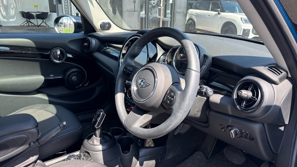 MINI Hatchback 1.5 Cooper Classic 5dr Auto Petrol Hatchback - Image 6