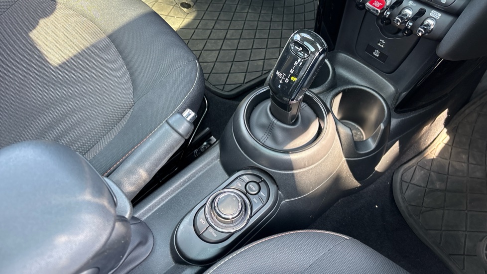 MINI Hatchback 1.5 Cooper Classic 5dr Auto Petrol Hatchback - Image 10
