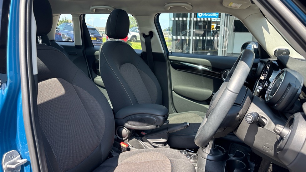 MINI Hatchback 1.5 Cooper Classic 5dr Auto Petrol Hatchback - Image 11
