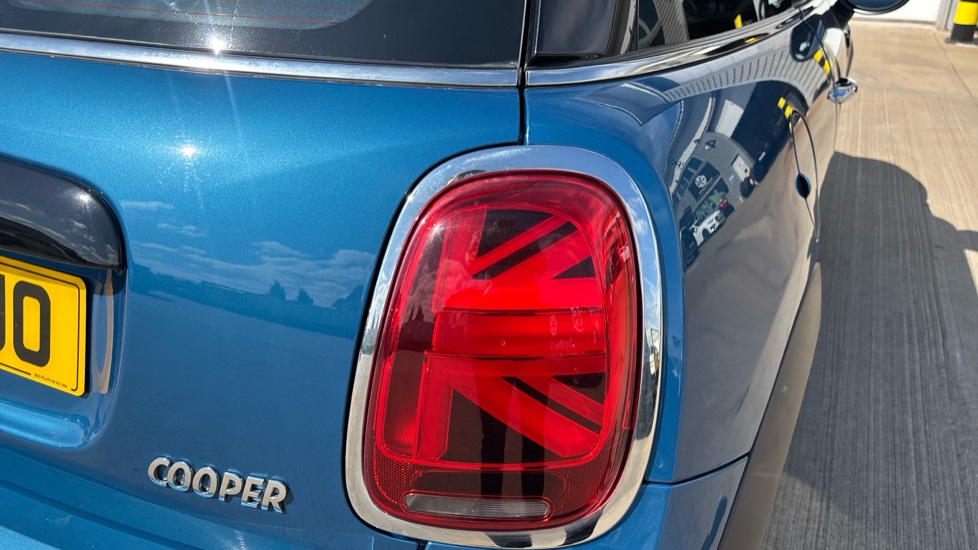 MINI Hatchback 1.5 Cooper Exclusive Premium 3dr Petrol Hatchback - Image 22