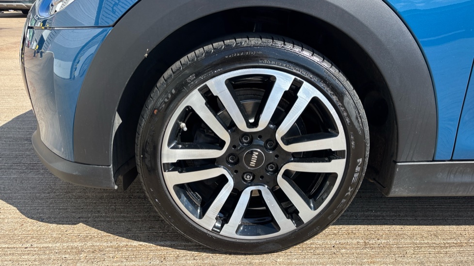 MINI Hatchback 1.5 Cooper Exclusive Premium 3dr Petrol Hatchback - Image 26
