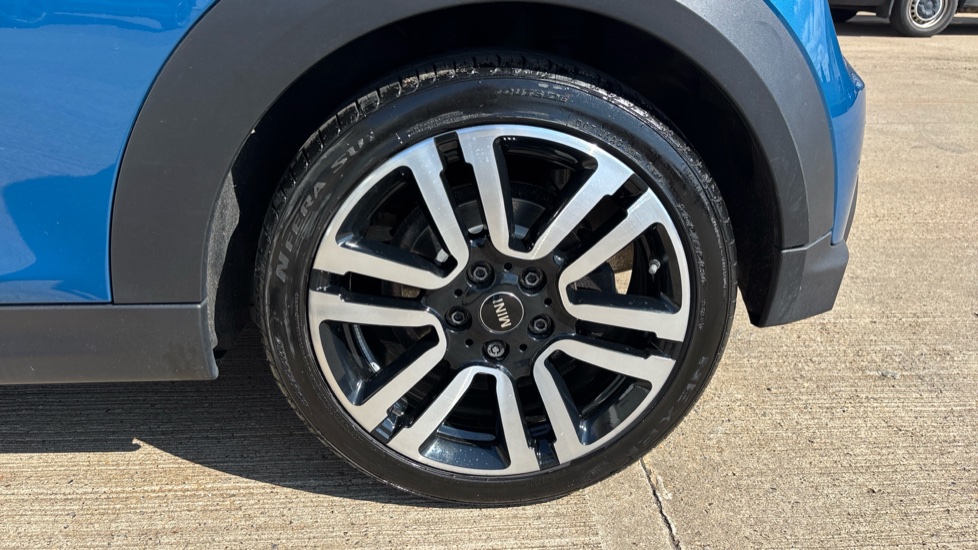 MINI Hatchback 1.5 Cooper Exclusive Premium 3dr Petrol Hatchback - Image 29
