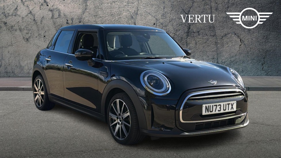 MINI Hatchback 1.5 Cooper Classic Premium 5dr Auto Petrol Hatchback - Image 1