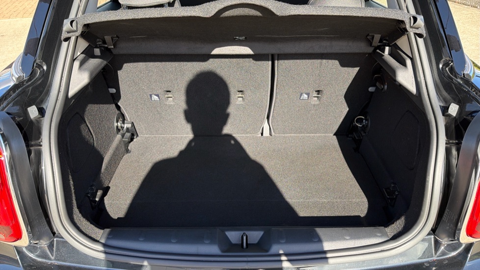 MINI Hatchback 1.5 Cooper Classic Premium 5dr Auto Petrol Hatchback - Image 13