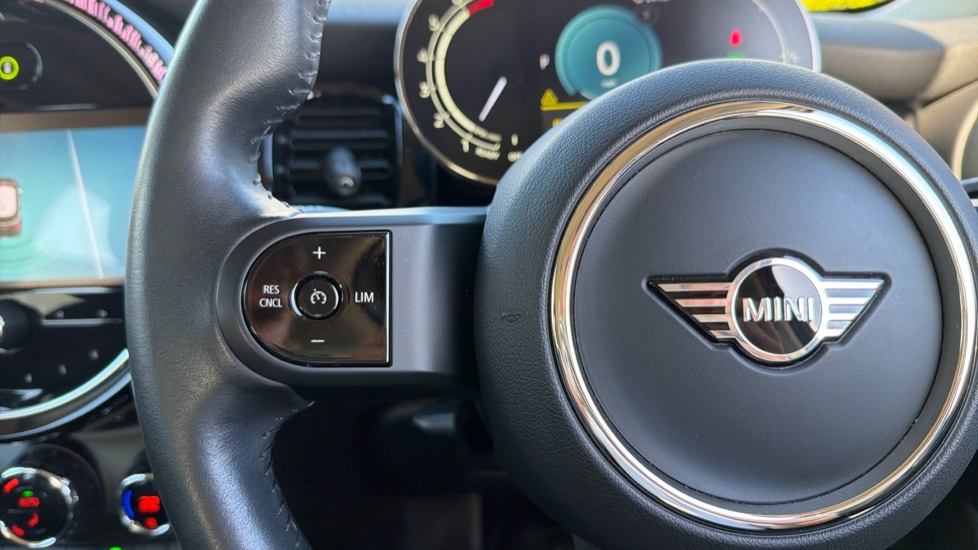 MINI Hatchback 1.5 Cooper Classic Premium 5dr Auto Petrol Hatchback - Image 17