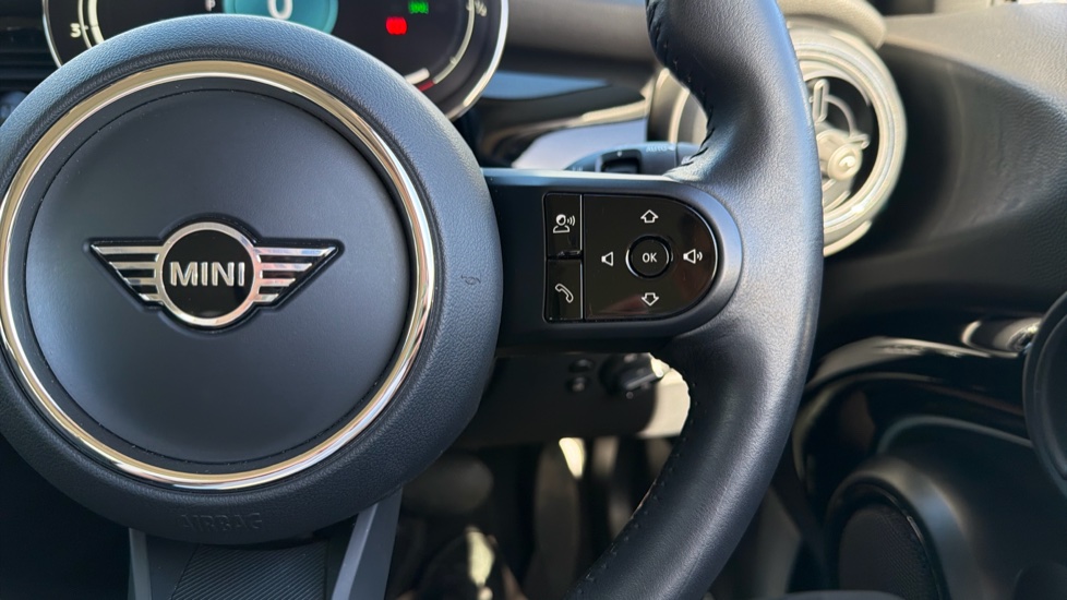 MINI Hatchback 1.5 Cooper Classic Premium 5dr Auto Petrol Hatchback - Image 18
