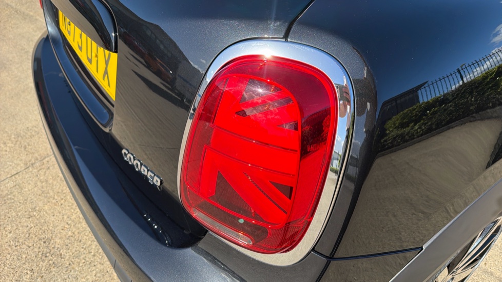 MINI Hatchback 1.5 Cooper Classic Premium 5dr Auto Petrol Hatchback - Image 22
