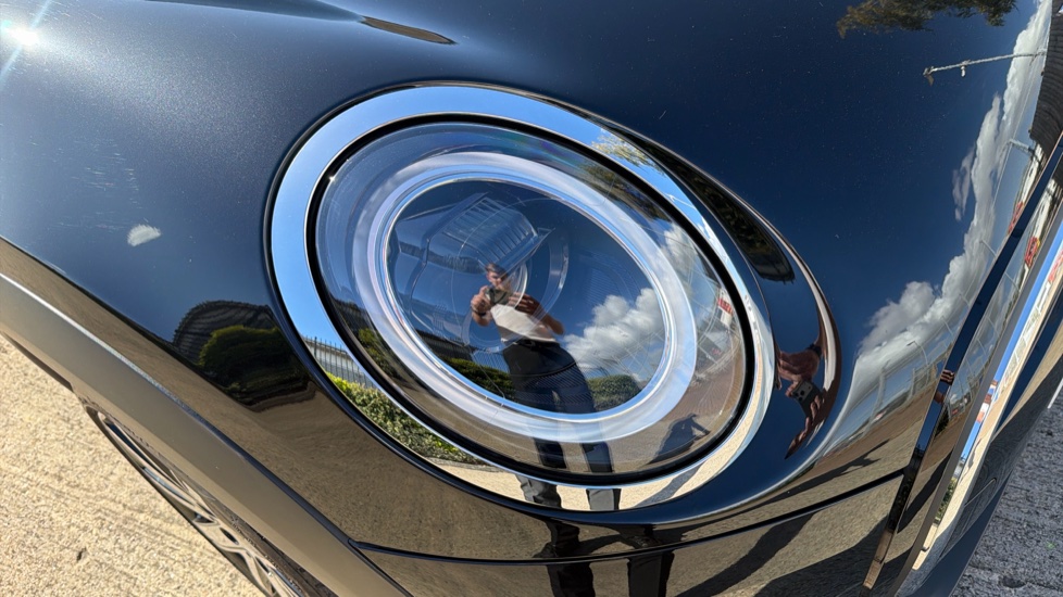 MINI Hatchback 1.5 Cooper Classic Premium 5dr Auto Petrol Hatchback - Image 23