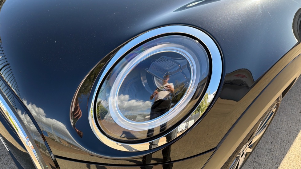 MINI Hatchback 1.5 Cooper Classic Premium 5dr Auto Petrol Hatchback - Image 24