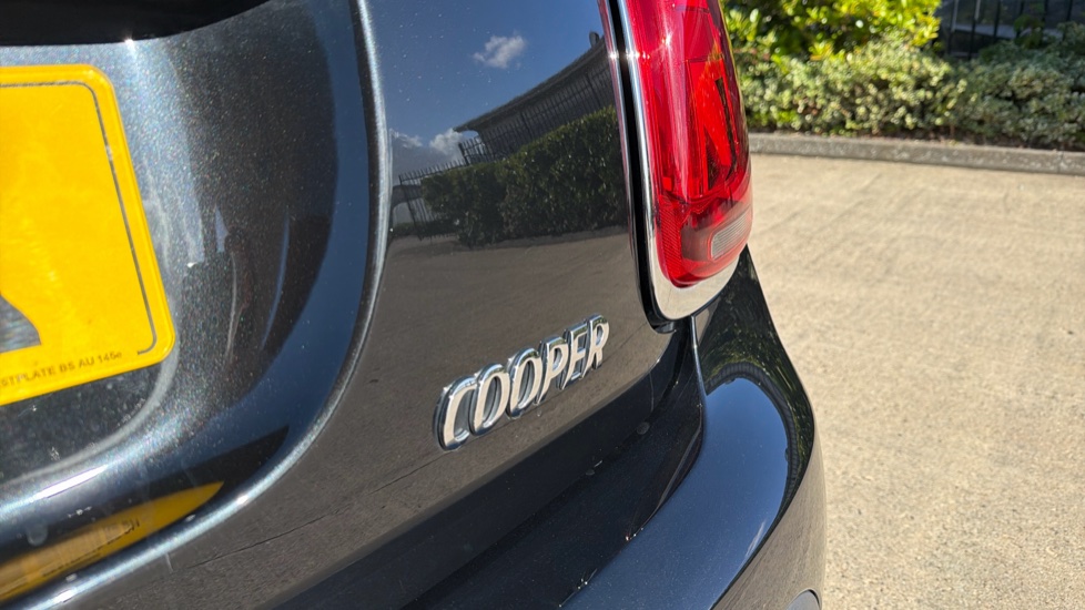 MINI Hatchback 1.5 Cooper Classic Premium 5dr Auto Petrol Hatchback - Image 30