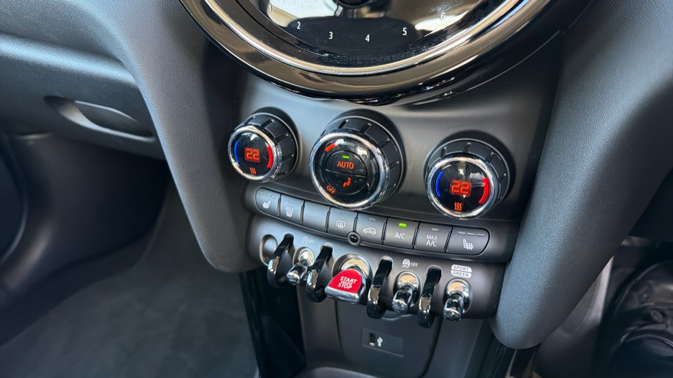 MINI Hatchback 1.5 Cooper Classic Premium 5dr Auto Petrol Hatchback - Image 45