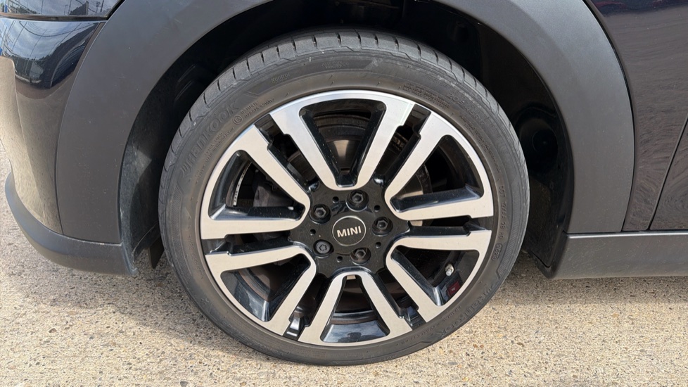 MINI Hatchback 1.5 Cooper Exclusive 5dr Auto Petrol Hatchback - Image 26